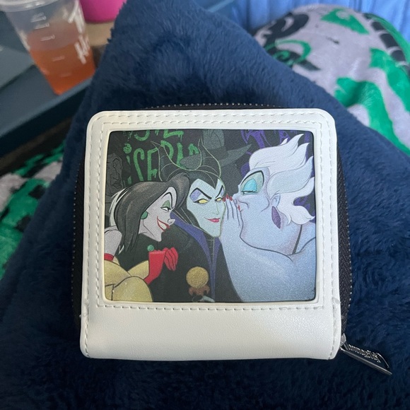 Loungefly Disney Villians Loungefly Purse + matching Wallet  🪪 👜 - Picture 8 of 11